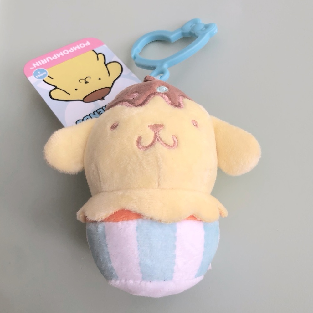 NWT Hello Kitty and Friends Series 3 Jazwares PomPomPurin Cupcake Plush Keychain